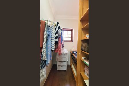 Casa de condomínio à venda com 360m², 5 quartos e 4 vagasCloset Suíte 2