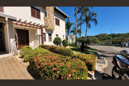 Casa de condomínio à venda com 360m², 5 quartos e 4 vagasFachada