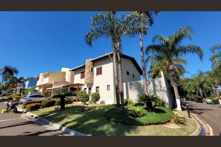 Casa de condomínio à venda com 360m², 5 quartos e 4 vagasFachada