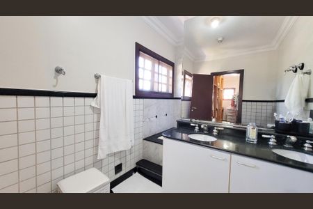 Casa de condomínio à venda com 360m², 5 quartos e 4 vagasBanheiro da Suíte 2