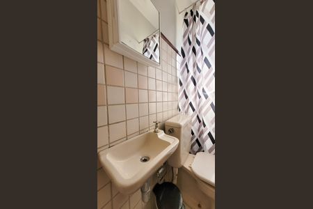 Casa de condomínio à venda com 360m², 5 quartos e 4 vagasBanheiro de serviço