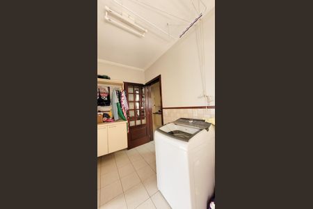 Casa de condomínio à venda com 360m², 5 quartos e 4 vagasLavanderia