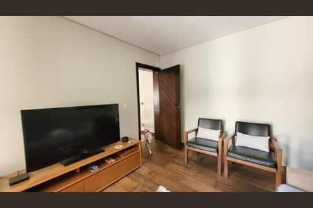 Casa de condomínio à venda com 360m², 5 quartos e 4 vagasSala de TV