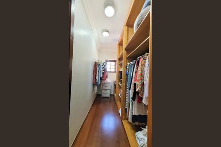 Casa de condomínio à venda com 360m², 5 quartos e 4 vagasCloset Suíte 2