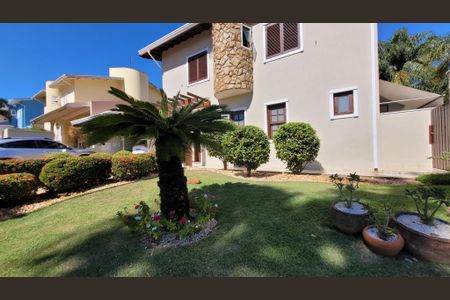 Casa de condomínio à venda com 360m², 5 quartos e 4 vagasFachada