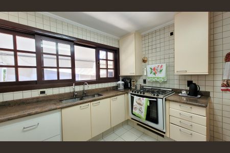 Casa de condomínio à venda com 360m², 5 quartos e 4 vagasCozinha