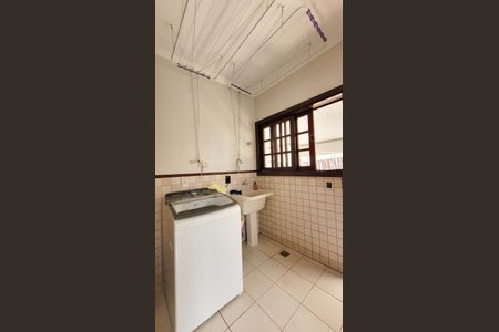 Casa de condomínio à venda com 360m², 5 quartos e 4 vagasLavanderia