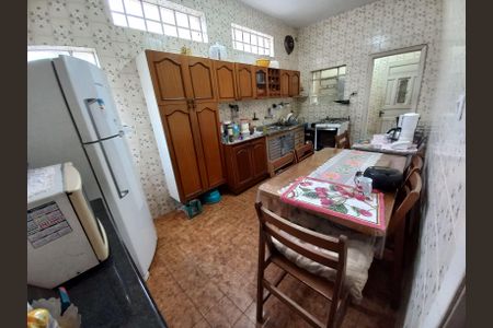 Casa à venda com 240m², 4 quartos e 4 vagas