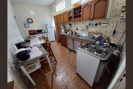 Casa à venda com 240m², 4 quartos e 4 vagas