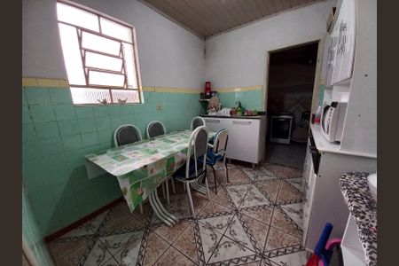 Casa à venda com 240m², 4 quartos e 4 vagas