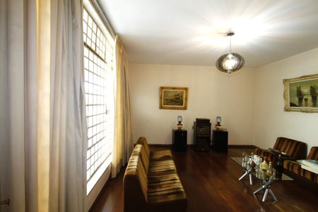 Casa à venda com 229m², 5 quartos e 4 vagasSala de Estar