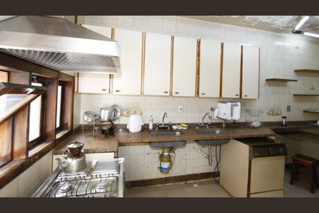 Casa à venda com 229m², 5 quartos e 4 vagasCozinha