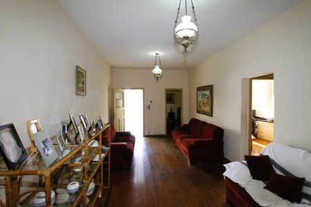 Casa à venda com 229m², 5 quartos e 4 vagasSala