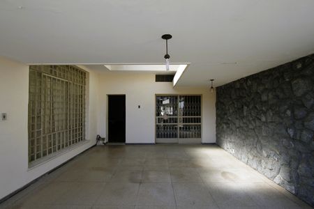 Casa à venda com 229m², 5 quartos e 4 vagasVaranda