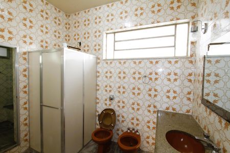 Casa à venda com 229m², 5 quartos e 4 vagasBanheiro da Suíte 1