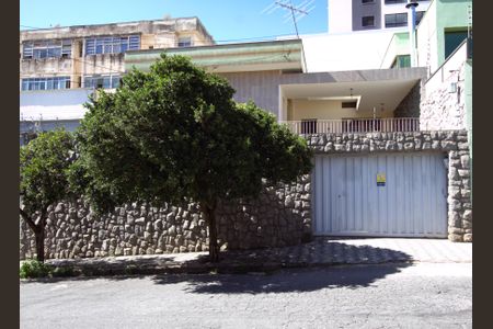 Casa à venda com 229m², 5 quartos e 4 vagasFachada