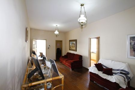 Casa à venda com 229m², 5 quartos e 4 vagasSala