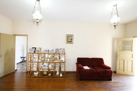 Casa à venda com 229m², 5 quartos e 4 vagasSala