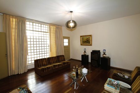 Casa à venda com 229m², 5 quartos e 4 vagasSala de Estar