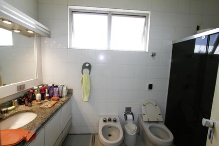 Casa à venda com 229m², 5 quartos e 4 vagasBanheiro Social