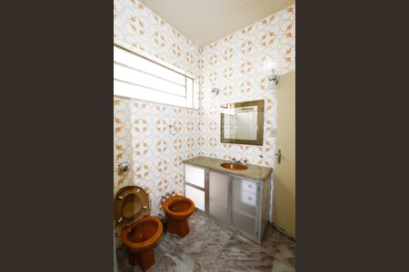 Casa à venda com 229m², 5 quartos e 4 vagasBanheiro da Suíte 1