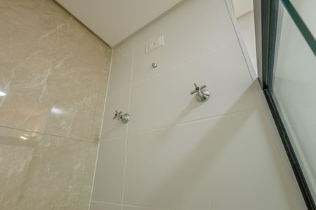 Apartamento para alugar com 66m², 2 quartos e 1 vaga Apartamento para alugar com 66m², 2 quartos e 1 vagaBanheiro Corredor