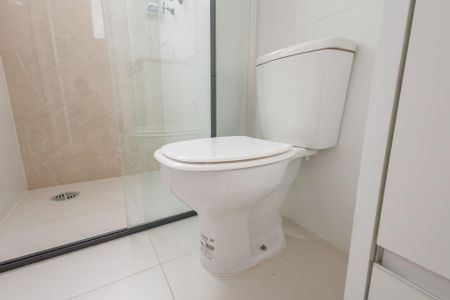 Apartamento para alugar com 66m², 2 quartos e 1 vaga Apartamento para alugar com 66m², 2 quartos e 1 vagaBanheiro da Suíte