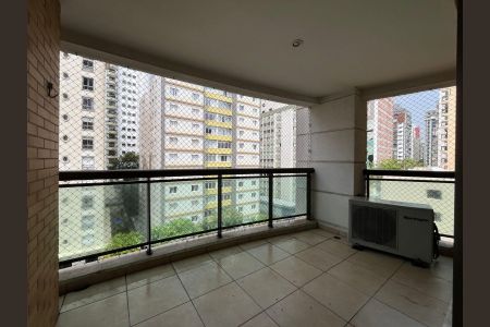 Apartamento à venda com 228m², 3 quartos e 4 vagas