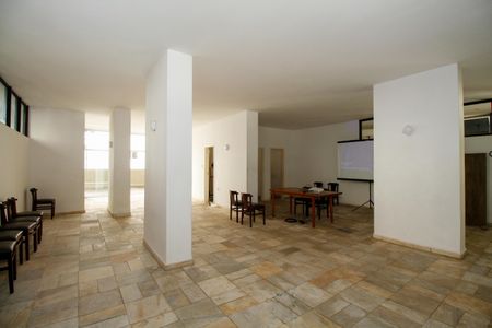 Apartamento à venda com 248m², 2 quartos e 2 vagas Apartamento à venda com 248m², 2 quartos e 2 vagasÁrea Comum - Salão de Festas