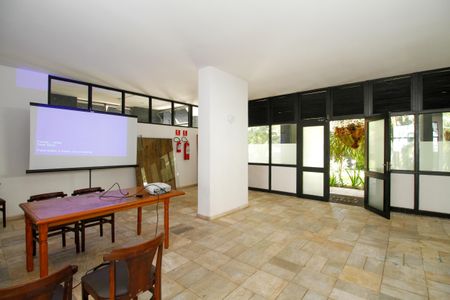 Apartamento à venda com 248m², 2 quartos e 2 vagas Apartamento à venda com 248m², 2 quartos e 2 vagasÁrea Comum - Salão de Festas