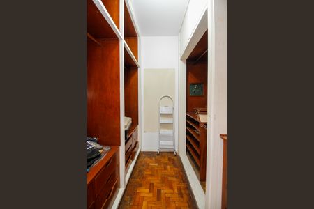 Apartamento à venda com 248m², 2 quartos e 2 vagas Apartamento à venda com 248m², 2 quartos e 2 vagasCloset da Suíte