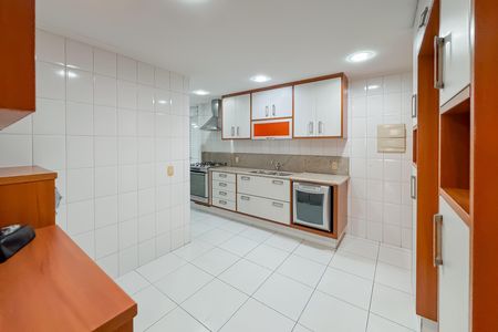 Apartamento para alugar com 143m², 3 quartos e 3 vagas Apartamento para alugar com 143m², 3 quartos e 3 vagasCozinha