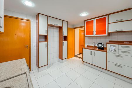 Apartamento para alugar com 143m², 3 quartos e 3 vagas Apartamento para alugar com 143m², 3 quartos e 3 vagasCozinha