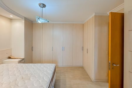 Apartamento para alugar com 143m², 3 quartos e 3 vagas Apartamento para alugar com 143m², 3 quartos e 3 vagasSuíte Master - Armários