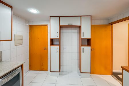 Apartamento para alugar com 143m², 3 quartos e 3 vagas Apartamento para alugar com 143m², 3 quartos e 3 vagasCozinha