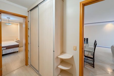 Apartamento para alugar com 143m², 3 quartos e 3 vagas Apartamento para alugar com 143m², 3 quartos e 3 vagasCorredor