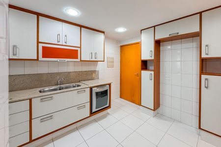 Apartamento para alugar com 143m², 3 quartos e 3 vagas Apartamento para alugar com 143m², 3 quartos e 3 vagasCozinha