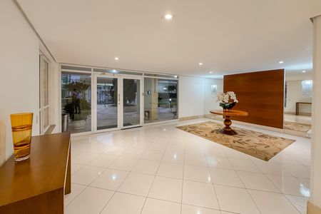 Apartamento para alugar com 143m², 3 quartos e 3 vagas Apartamento para alugar com 143m², 3 quartos e 3 vagasHall social