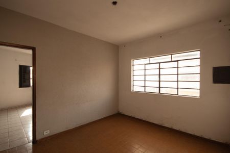 Casa à venda com 216m², 2 quartos e 4 vagas Casa à venda com 216m², 2 quartos e 4 vagasSala
