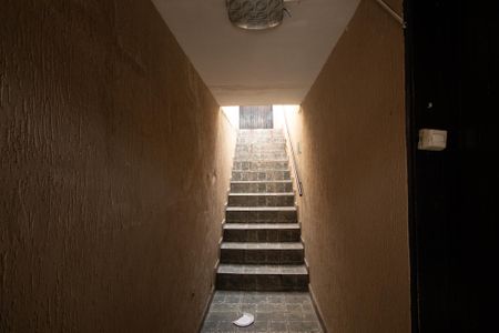 Casa à venda com 216m², 2 quartos e 4 vagas Casa à venda com 216m², 2 quartos e 4 vagasEscada