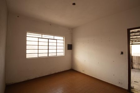 Casa à venda com 216m², 2 quartos e 4 vagas Casa à venda com 216m², 2 quartos e 4 vagasSala