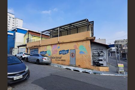 Casa à venda com 216m², 2 quartos e 4 vagas Casa à venda com 216m², 2 quartos e 4 vagasFachada