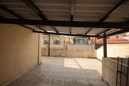 Casa à venda com 216m², 2 quartos e 4 vagas Casa à venda com 216m², 2 quartos e 4 vagasQuintal