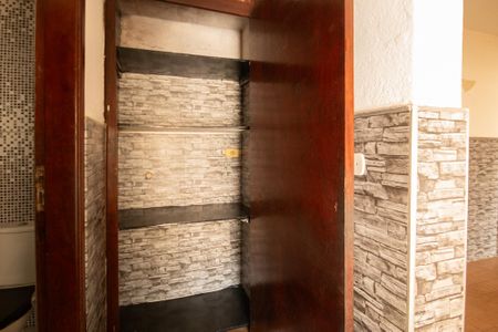 Casa à venda com 216m², 2 quartos e 4 vagas Casa à venda com 216m², 2 quartos e 4 vagasHall