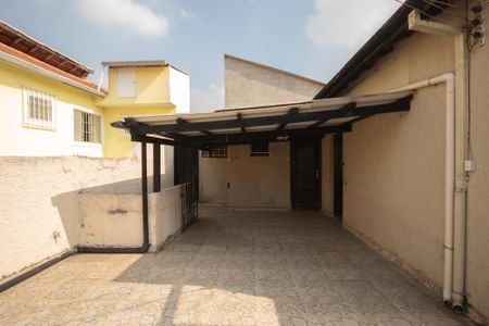 Casa à venda com 216m², 2 quartos e 4 vagas Casa à venda com 216m², 2 quartos e 4 vagasQuintal