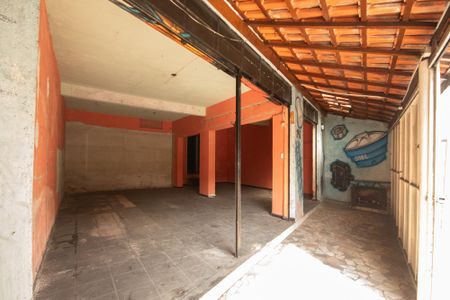 Casa à venda com 216m², 2 quartos e 4 vagas Casa à venda com 216m², 2 quartos e 4 vagasGaragem