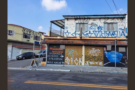 Casa à venda com 216m², 2 quartos e 4 vagas Casa à venda com 216m², 2 quartos e 4 vagasFachada + Placa