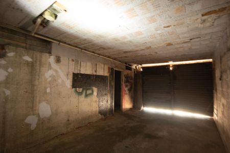 Casa à venda com 216m², 2 quartos e 4 vagas Casa à venda com 216m², 2 quartos e 4 vagasGaragem