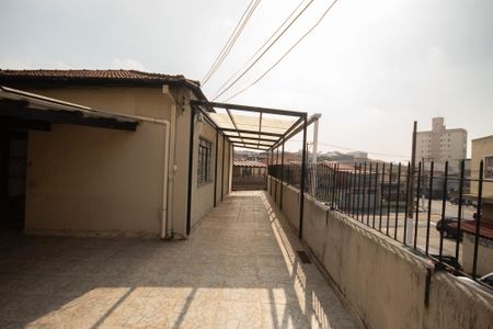 Casa à venda com 216m², 2 quartos e 4 vagas Casa à venda com 216m², 2 quartos e 4 vagasQuintal