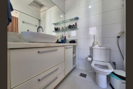 Casa de condomínio à venda com 200m², 3 quartos e 2 vagas Casa de condomínio à venda com 200m², 3 quartos e 2 vagasBanheiro da Suíte 2